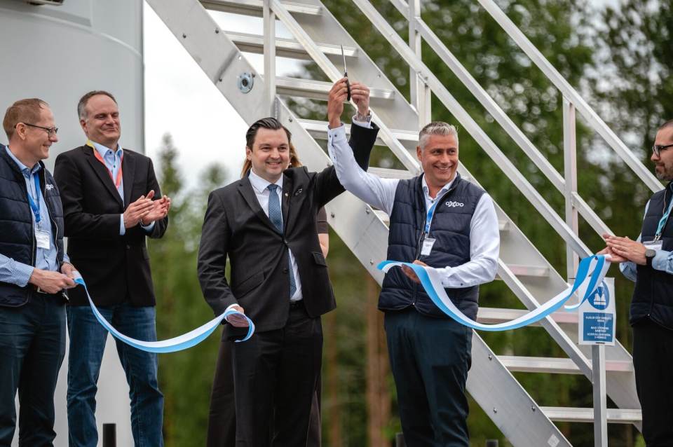 Axpo hat den Windpark Lålax in Vörå offiziell eingeweiht. Der erste Onshore-Windpark von Axpo in Finnland umfasst vier Vestas-Anlagen mit 24.8 MW und soll jährlich rund 70 Mio. kWh Strom produzieren.