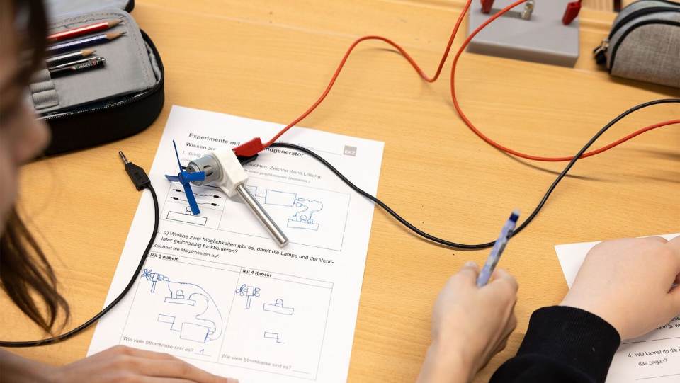 EKZ bringt seit 20 Jahren Energiewissen in Schulen